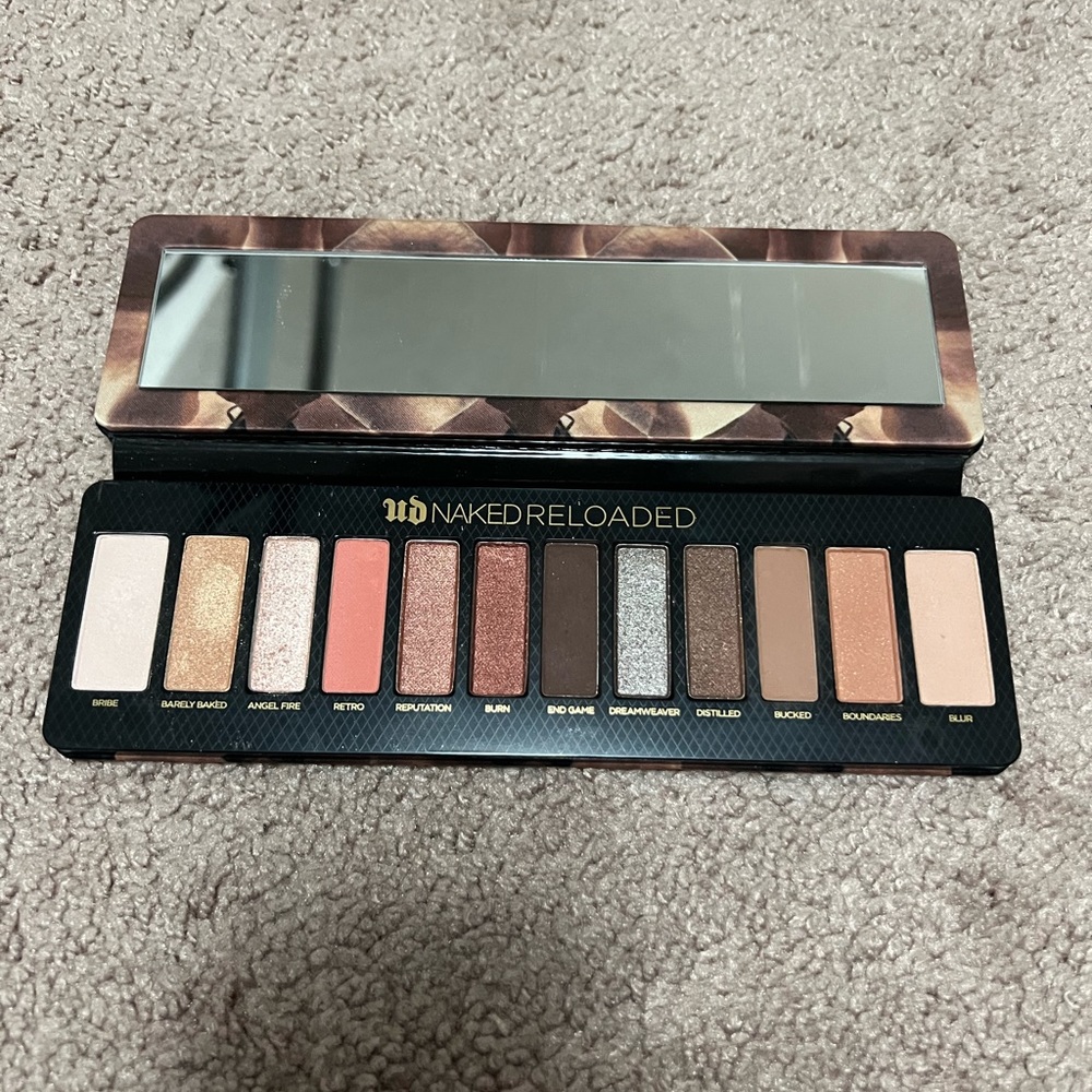 Urban Decay Naked reloaded eyeshadow palate